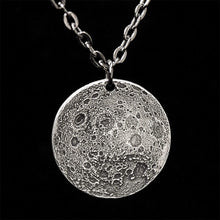 Charger l&#39;image dans la galerie, Collier de pièces de monnaie à la surface de la lune
