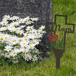 Pieu de la croix commémorative du cimetière pour les parents