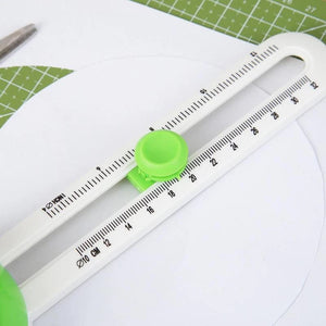Modèle simple de couteau à découper rond en plastique